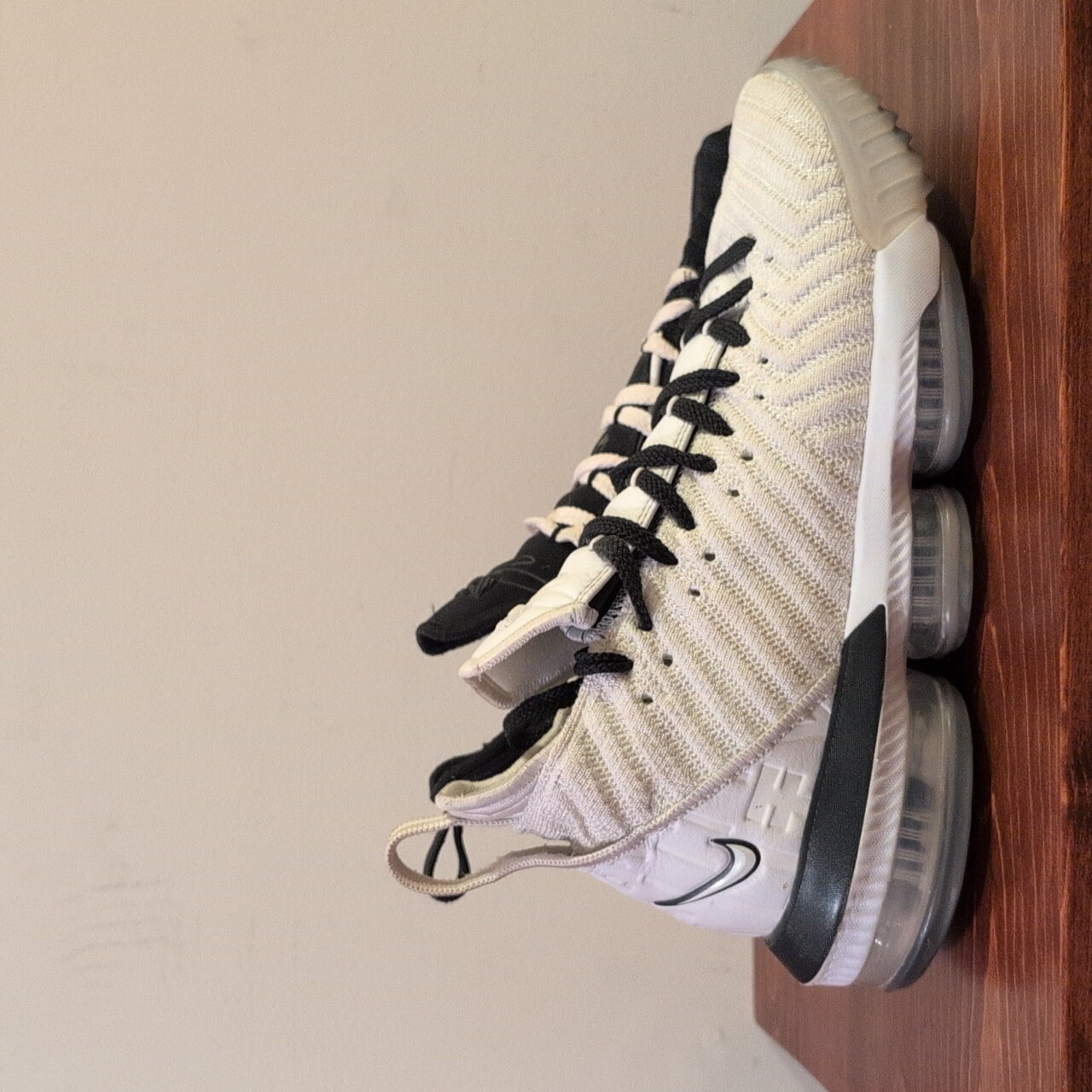 Nike Lebron 16 Xvi Equality Sz 8